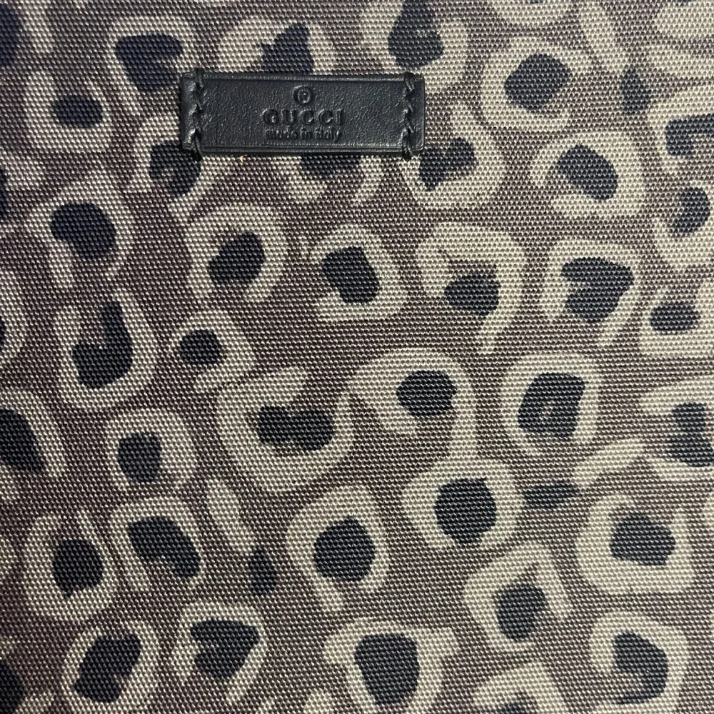 Gucci Gray Animal Print Document Holder – Sleek & Stylish (Brand New!)